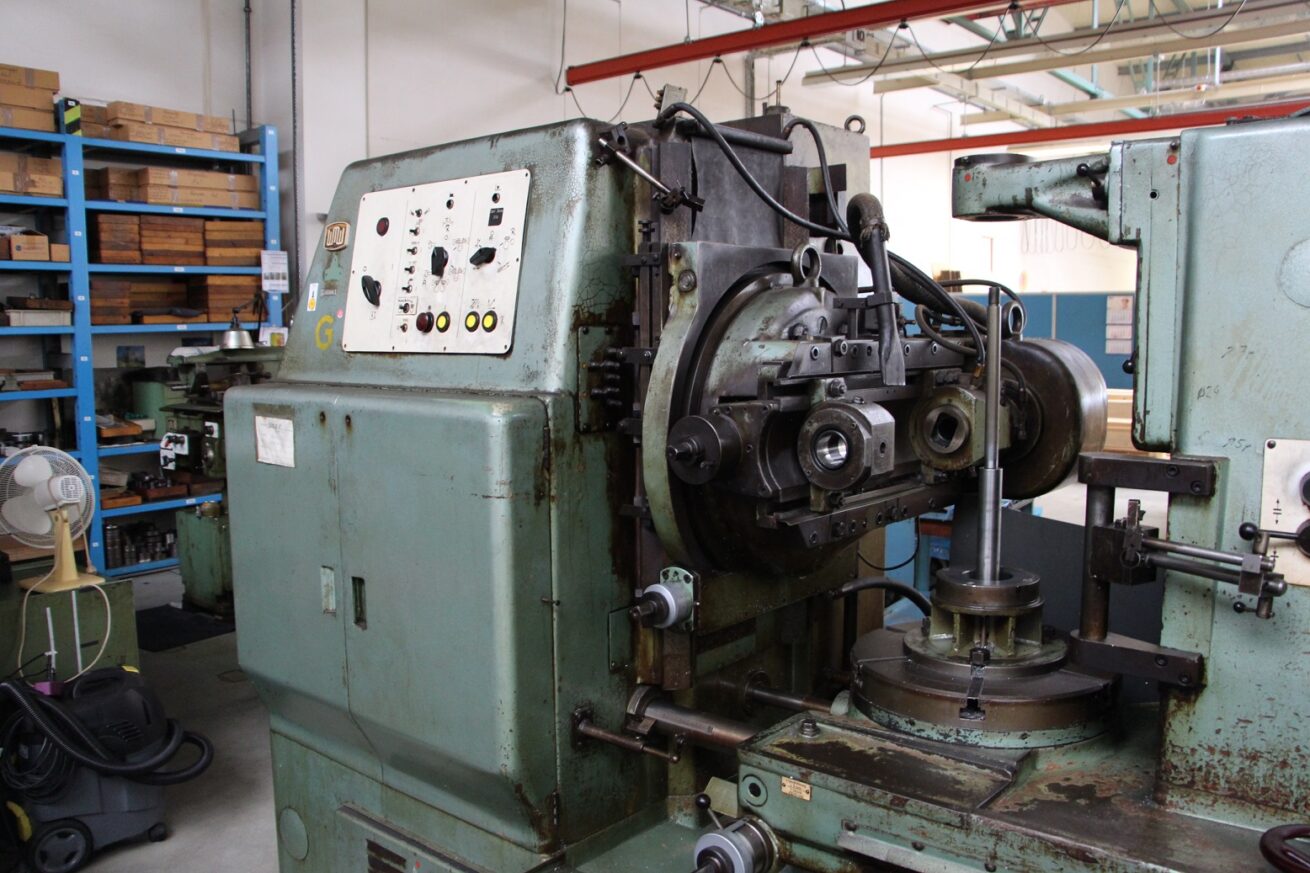 ak machines wmw zfwz 500x8 gear hobbing machine