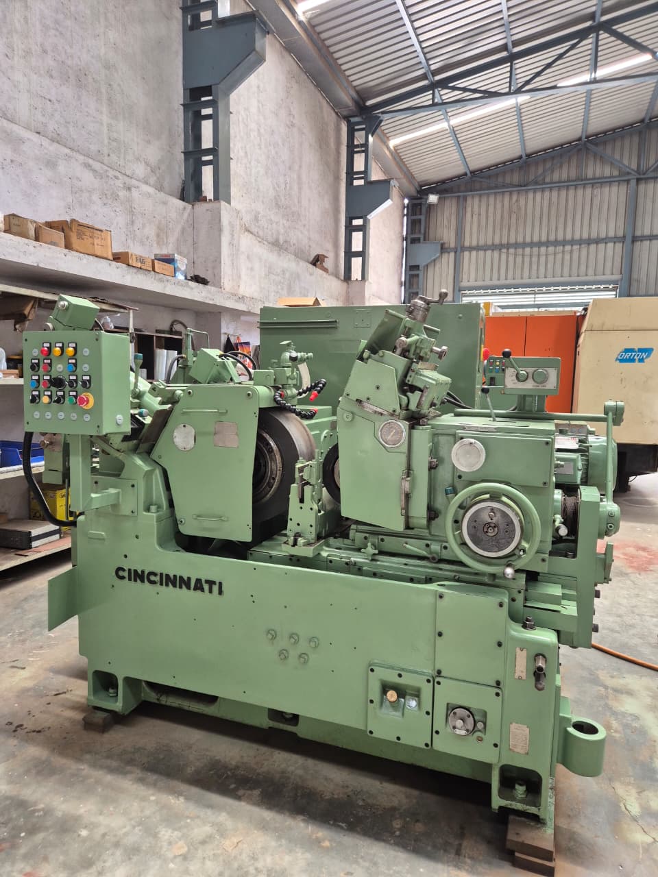 AK_Machines_Cincinnati_220_8_Centerless_Grinder (7) ak machines cincinnati 220 8 centerless grinder